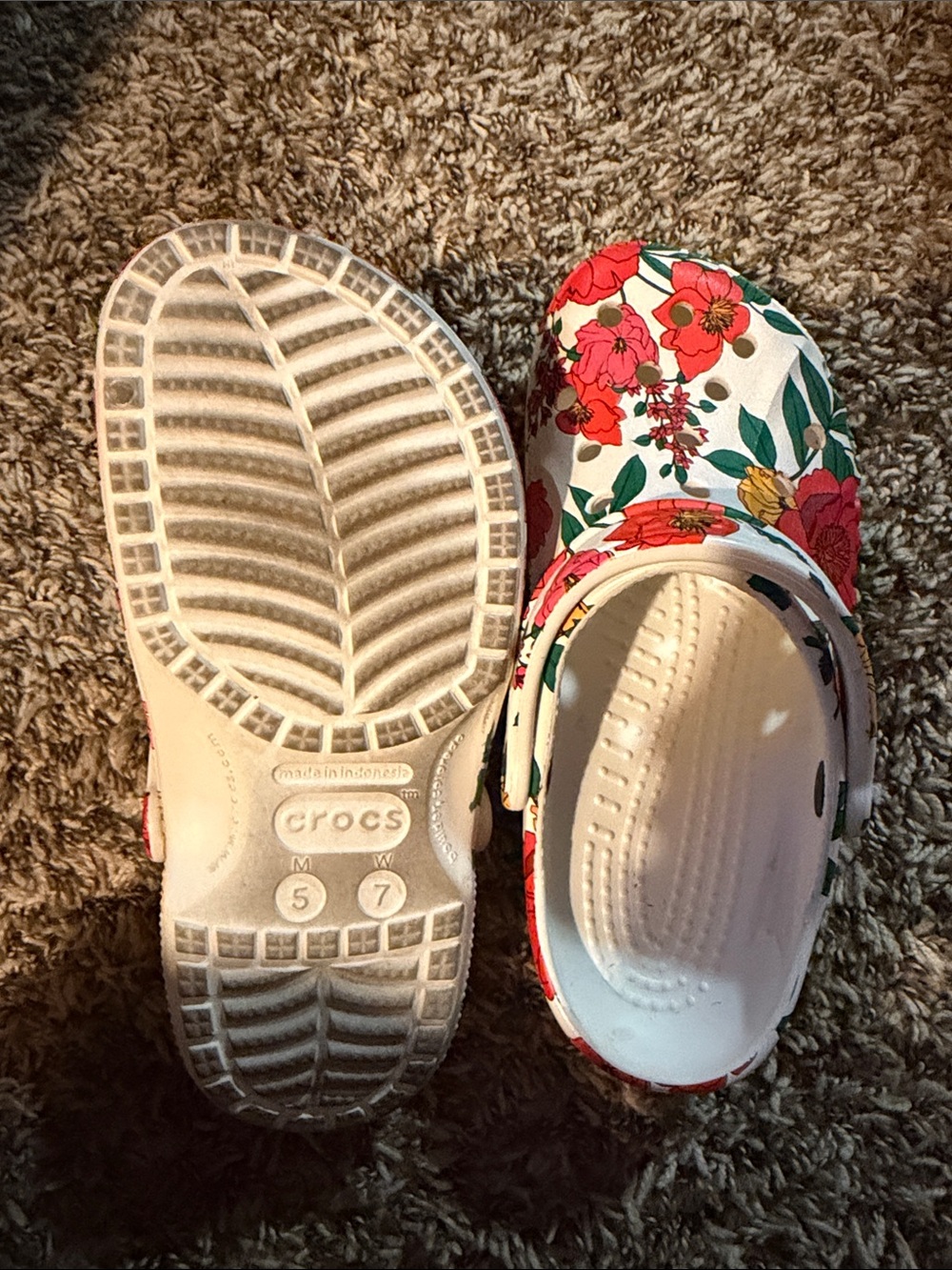 CROCS Women’s Floral Clog - Picture 2 of 3